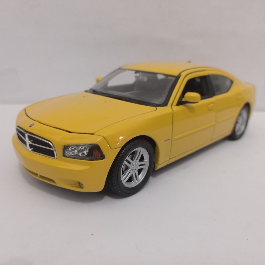 Diecast mobil Dodge charger Welly 1:24 miniatur mobil sport murah