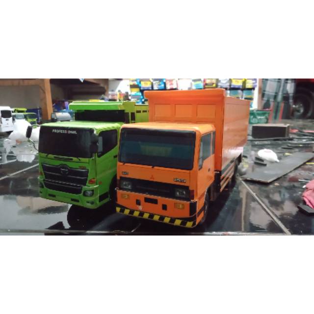 Miniatur Hino 500 dan Fuso fighter Dump
