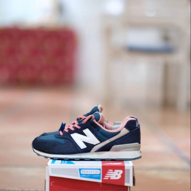 NEW BALANCE WL 996 FLP ORIGINAL 
NAVY - WHITE - SOFT PINK