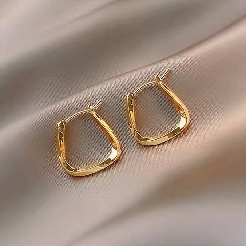 Anting Stud Bentuk C Spiral Model Hollow Mesh Kristal Untuk Wanita