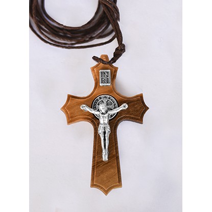 Kalung Bandul Salib Kayu St. Benedict