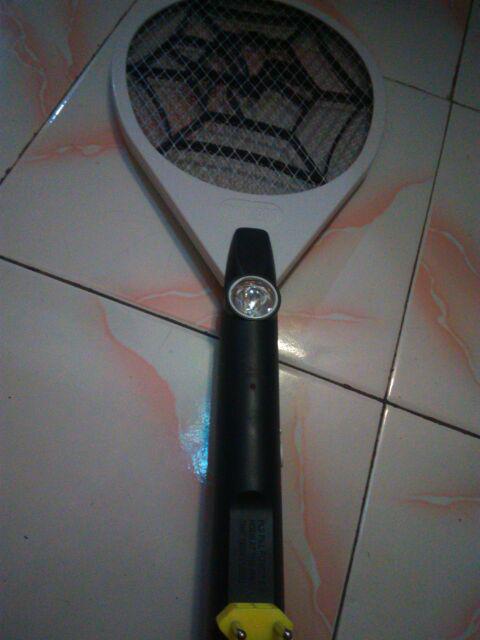 Raket Nyamuk Charge + Senter Led Vdr 101rn