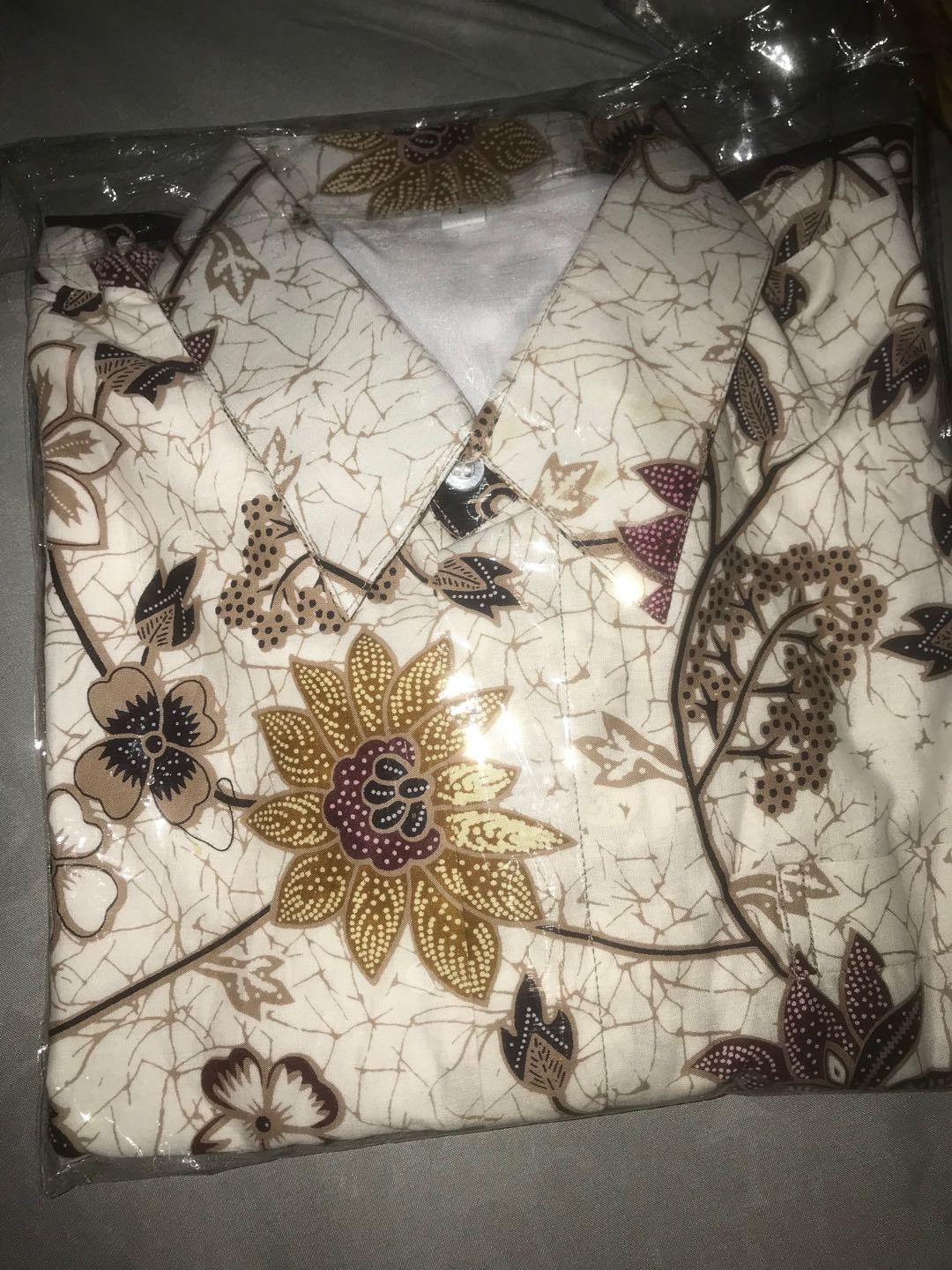 Kemeja Batik Pria Lengan Panjang Kembangan Putih Lapis Furing Batik Solo