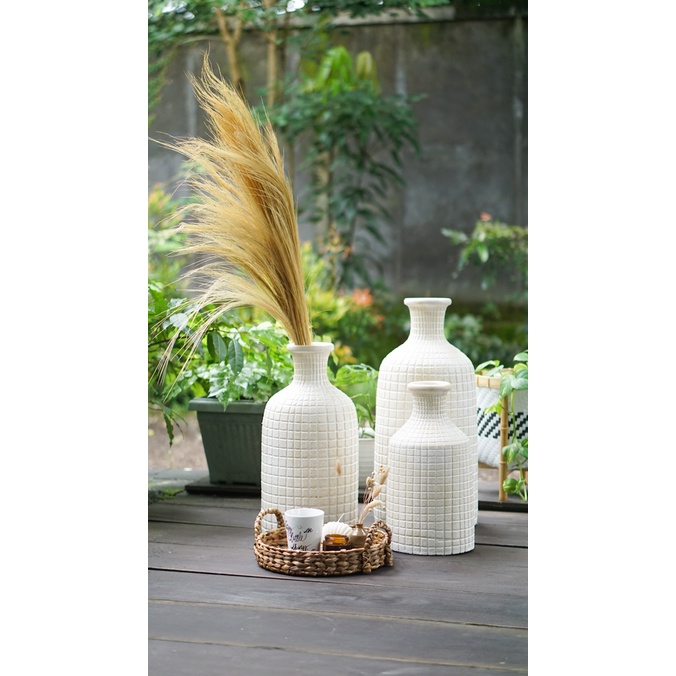 Vas Tanah Liat homEY - Terracotta Vase Grid Bottle - White