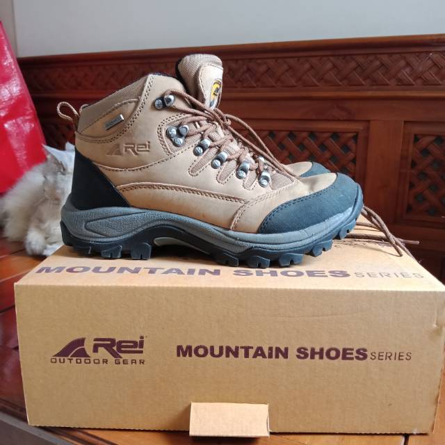 Sepatu Gunung REI Conrad preloved Uk. 40