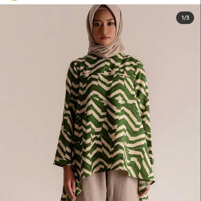 Preloved vivien top leaf size L Kamiidea