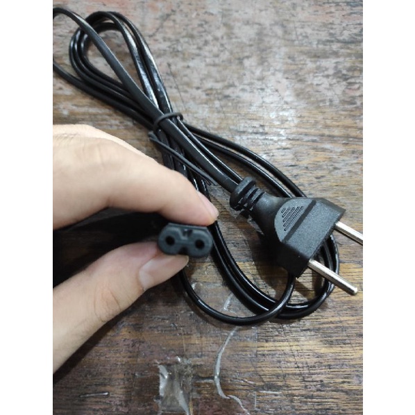 Kabel AC angka 8