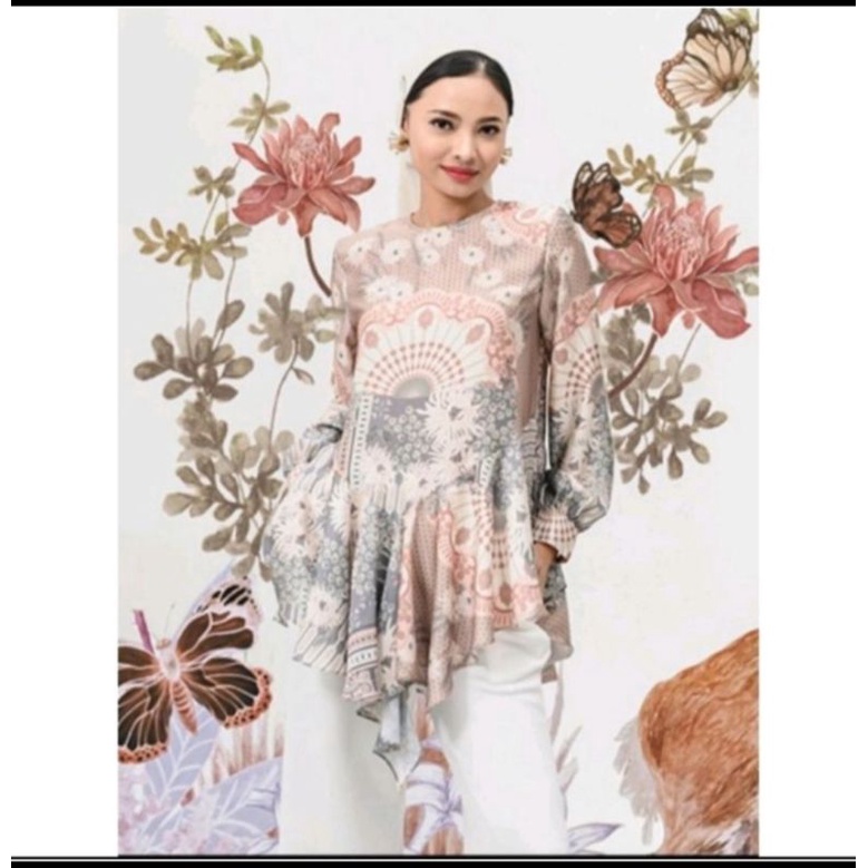 Kyra blouse shady lady wearing klamby