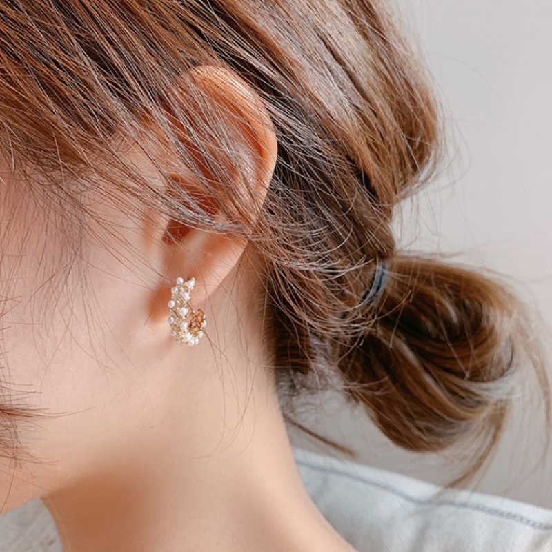 Anting Stud Bentuk Setengah Lingkaran Aksen Mutiara Bahan S925 Silver Gaya Korea Untuk Wanita