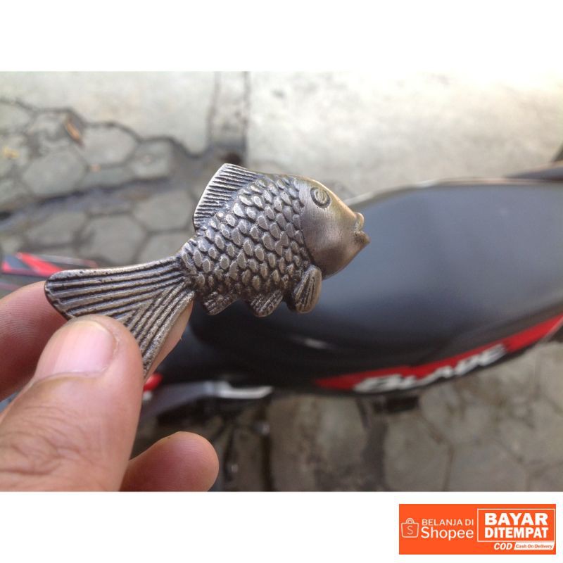 Handle / knob / tarikan laci kuningan antik motif ikan bandeng Termurah