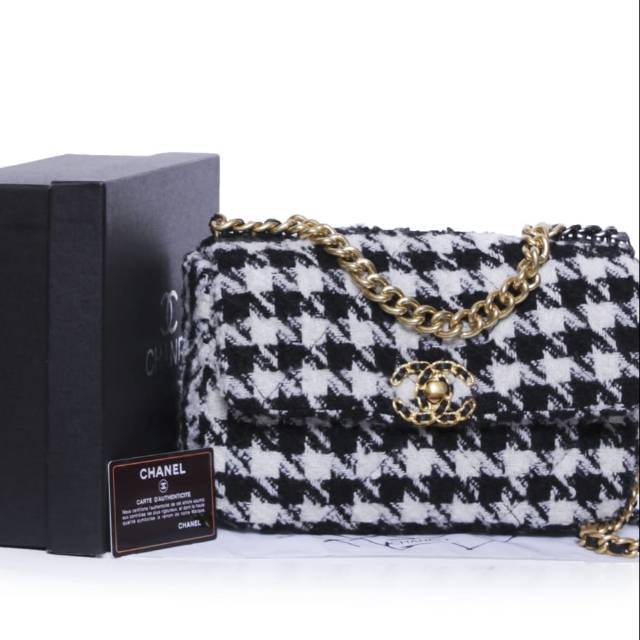 New Chanel 19 maxi #1160