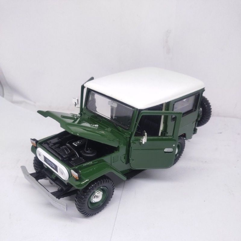 diecast miniatur mobil Jeep Toyota fj cruiser hardtop 1:24 bahan besi
