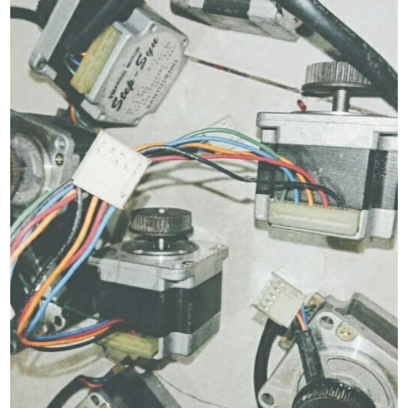 STEPPER  SANYO DENKI BIPOLAR 5KABEL