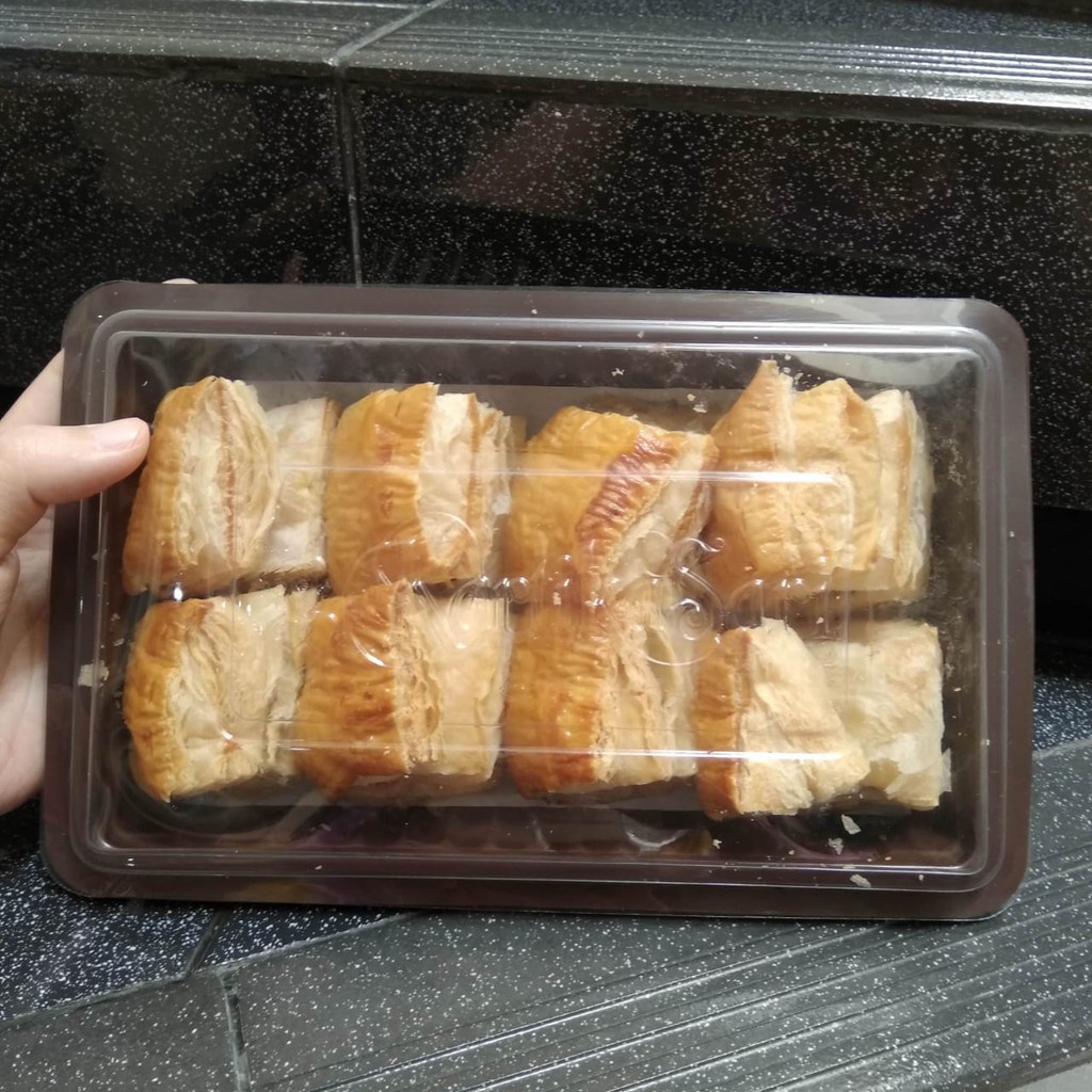 

READY JAKARTA 21 JUN 2025 - SAUSAGE BROOD MINI CUP KARTIKA SARI BANDUNG BEST SELLER CAKE LAPIS BOLU SALE PROMO JAJANAN ENAK KULI