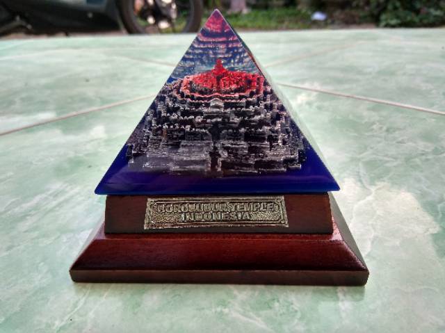 (BISA COD) MINIATUR CANDI BOROBUDUR BENTUK LIMAS UKURAN BESAR 11x11x10 cm BAHAN FIBERGLASS KRISTAL