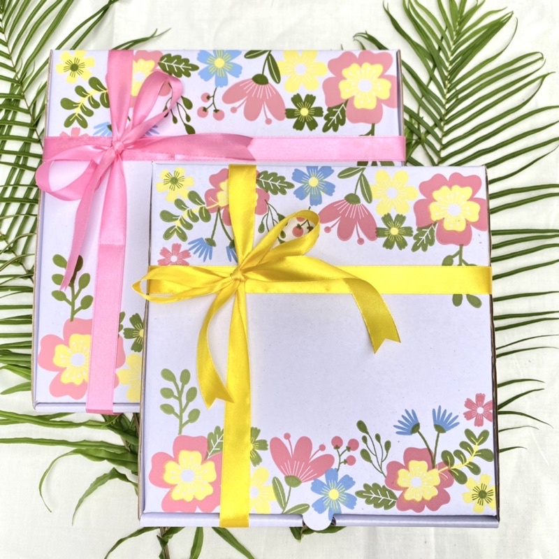 

BOX HAMPERS/ GIFT BOX/ KOTAK KADO/ SURPRIZE BOX/ KADO ULANG TAHUN