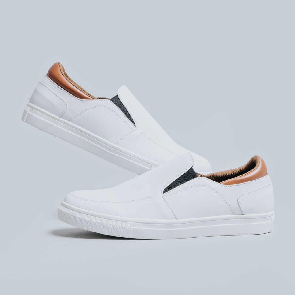 ALISSON WHITE ORIGINAL x LVNATICA Sepatu Slip On Putih Pria Slop Simple Casual Selop Jalan Santai Kuliah Hangout Main Nongkrong Loafers Pesta Kondangan Loafer Distro Semi Kulit Premium Footwear Big Size Jumbo Ukuran Besar 44 Keren Terbaru Kekinian Branded