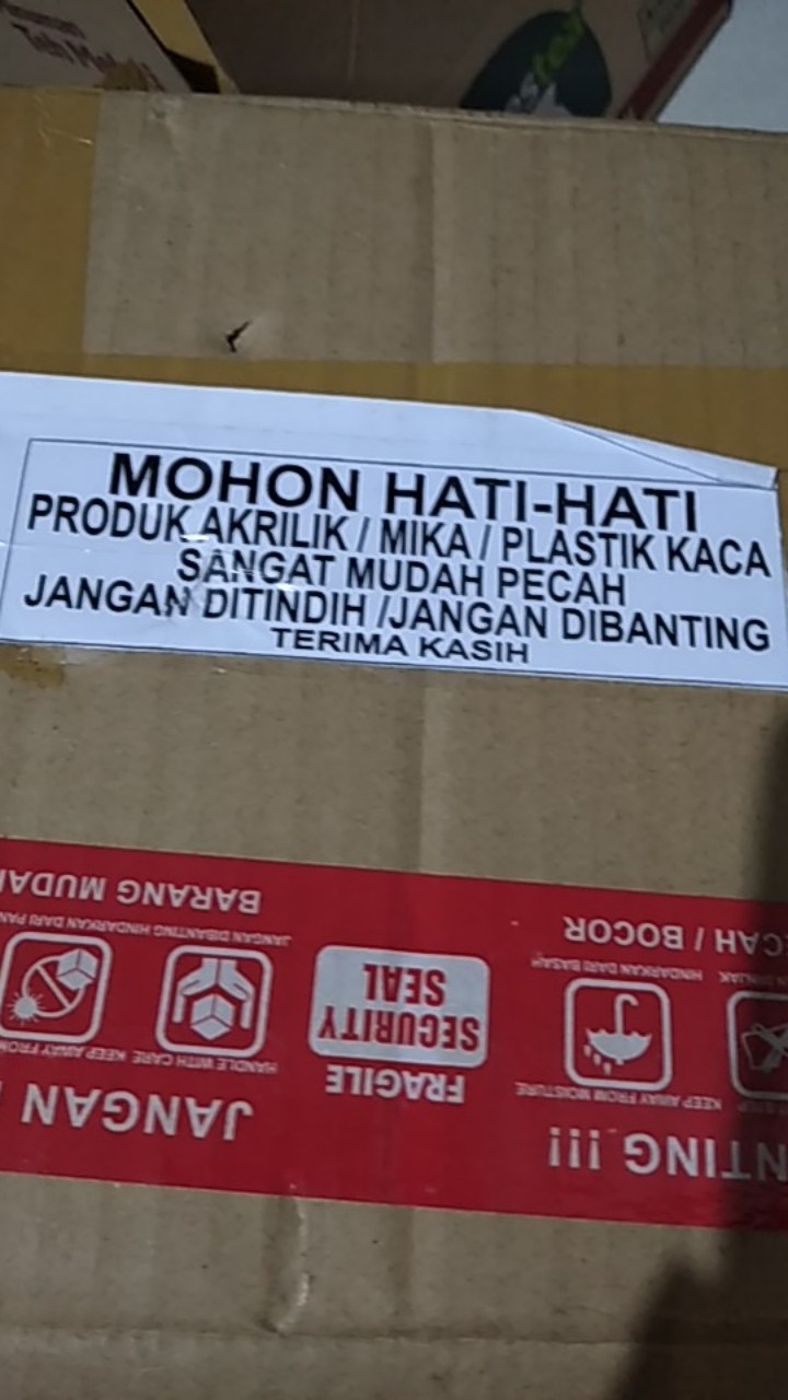 Kotak Akrilik Dng Tutup Berengsel 25x25x15  2mm