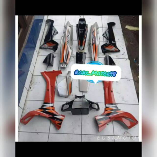 Full body halus F1ZR silver hitam