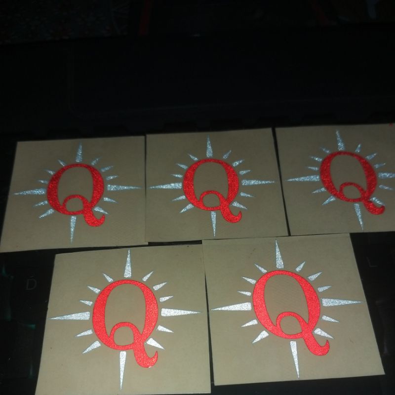 stiker ikspi Q bersinar