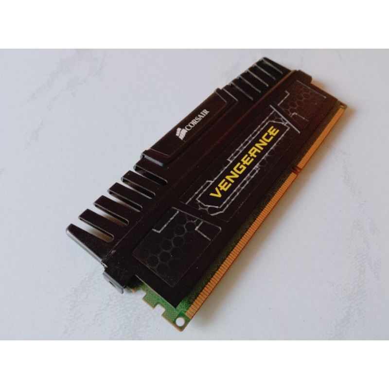 CORSAIR VENGEANCE 2GB RAM