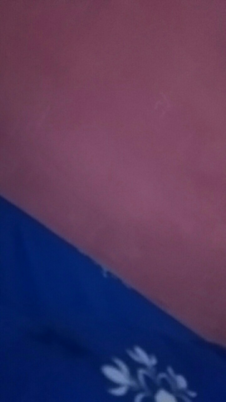 Sprei Rumbai Motif Bunga Merah