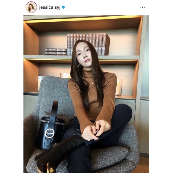 BLANC AND Eclare bucket bag by jessica jung
