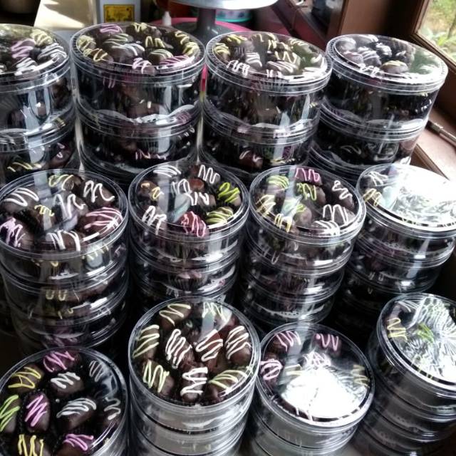 

Kurma coklat spesial