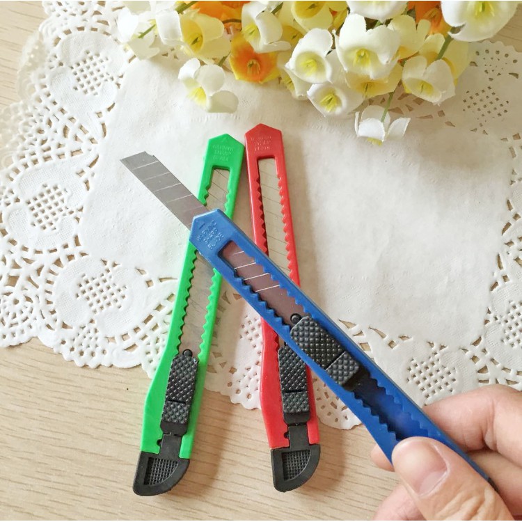 

pisau cutter/Pemotong kertas / pisau pemotong / pisau kantor/ Pisau Kater Cutter 110