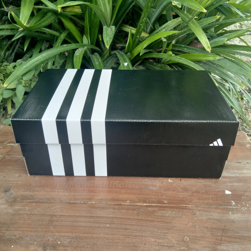 

INNERBOX INERBOX INNER INER BOX DUS KARDUS SEPATU ADIDAS GARIS HITAM