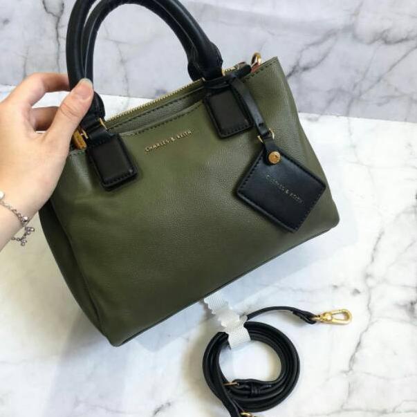 [KODE PRODUK TKI8357] Tas Wanita Charles and Keith Top Handle Structured Bag