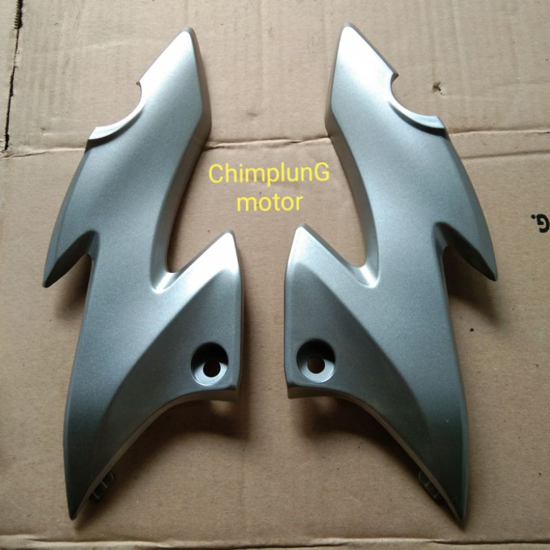 KOVER COVER KUPING BATOK KEDOK LAMPU DEPAN KANAN KIRI SILVER HONDA CB150R CB 150 R CB150 R OLD LAMA 