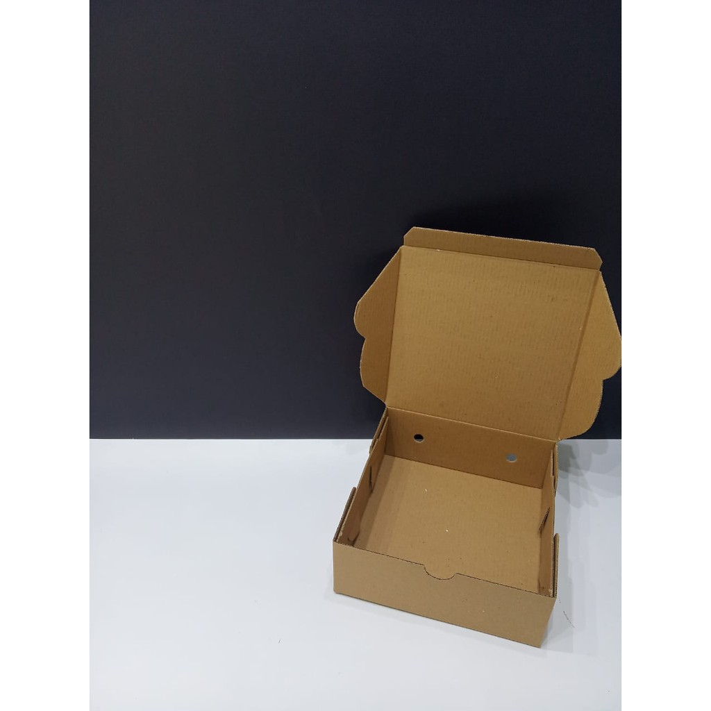 

Dus Box Packaging Die Cut Box Karton Packing Murah 18x18x7