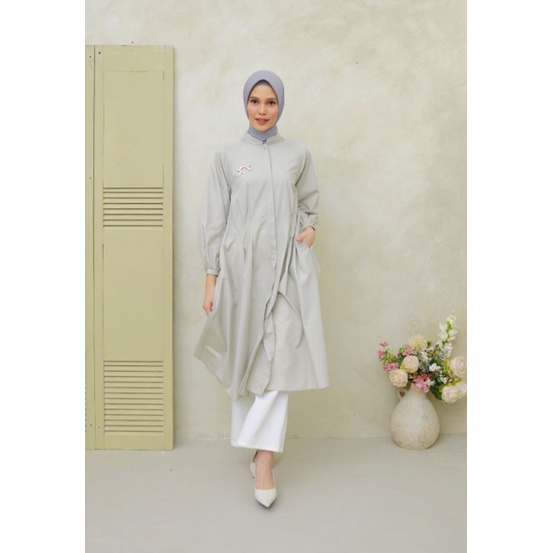 Evelyn Midi Dress Wearing Klamby