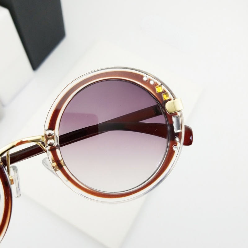 Kacamata Hitam Polarized Bentuk Bulat Aksen Berlian Gaya Retro
