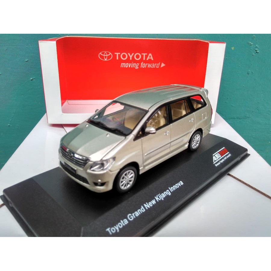 Diecast mobil Toyota Grand New Kijang Innova hitam limited edition bahan besi murah