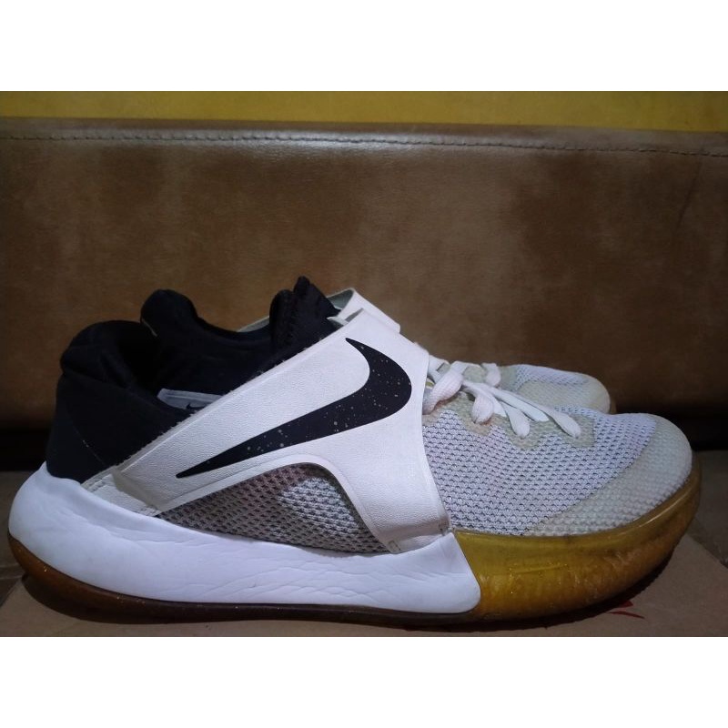 Sepatu Second Nike zoom live size 43 insole 275