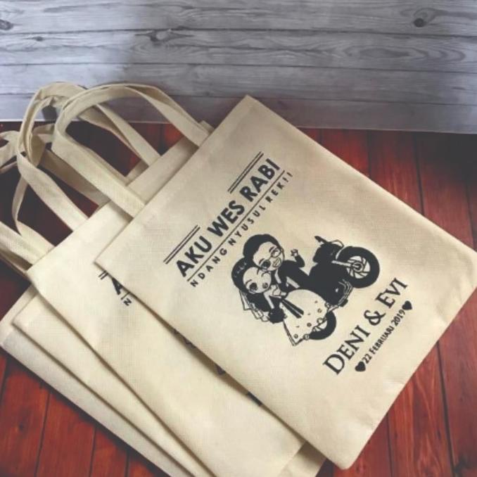 

Tas Sovenir Pernikahan Ukuran 25x30 Tanpa Packing Plastik