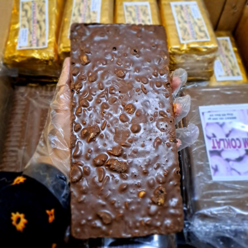 

Ready Cokbar Silverqueen 1kg 500 gr/Blok Choco 1 kg/ Coklat Delfi 1 kg Leburan Silverqueen 1 kg, 500gr/Cokbar sq 1 kg 500gr PT ceres