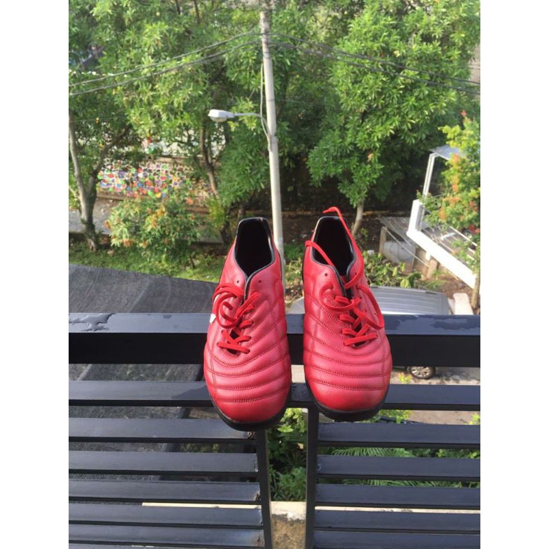 preloved Sepatu Sepakbola/Futsal lap Sintetis sol Turf Volosh free kaoskaki bola