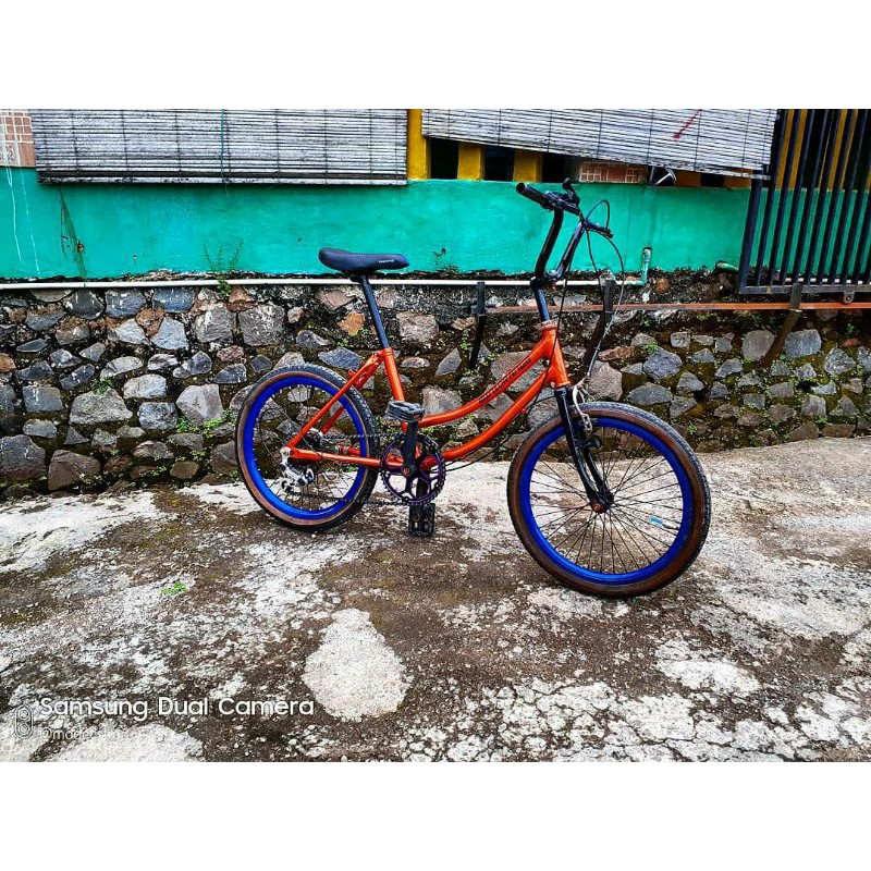 SEPEDA MINIONS DOUBLE FRAME 20"