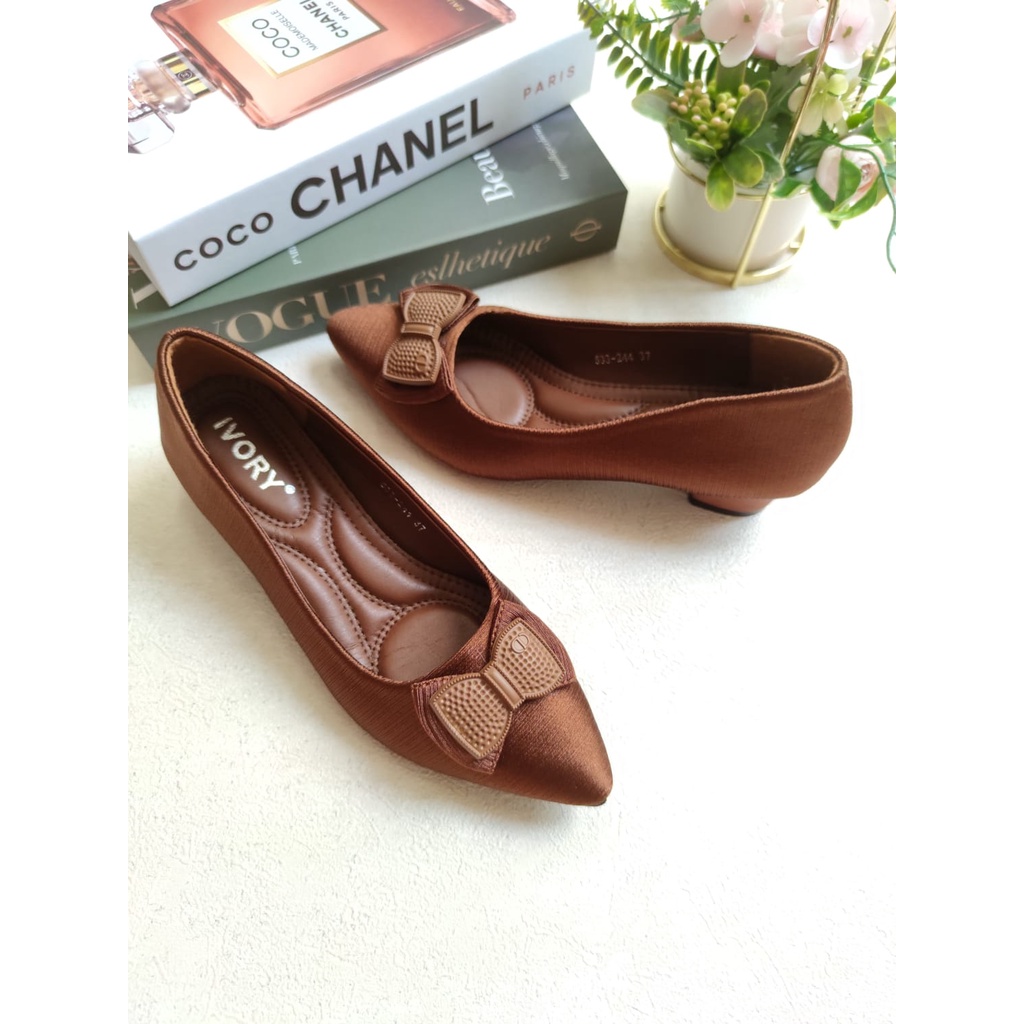Ivory Sepatu Wanita Hak Pendek 4cm Kerja Satin 244 Hitam