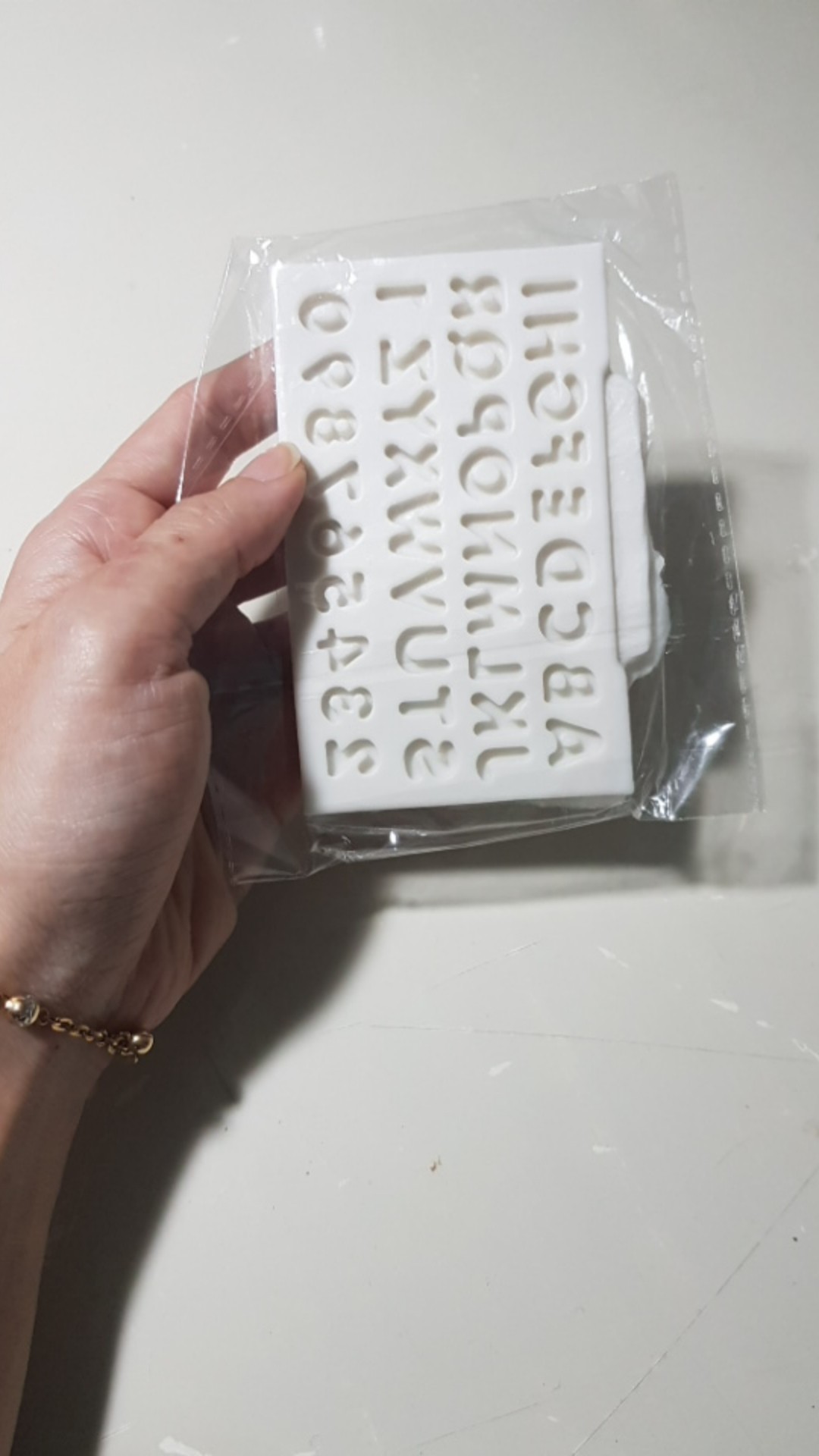 Cetakan Dengan Bahan Silikon Dan Bentuk Huruf Alfabet Untuk Kue / Fondant / Cokelat