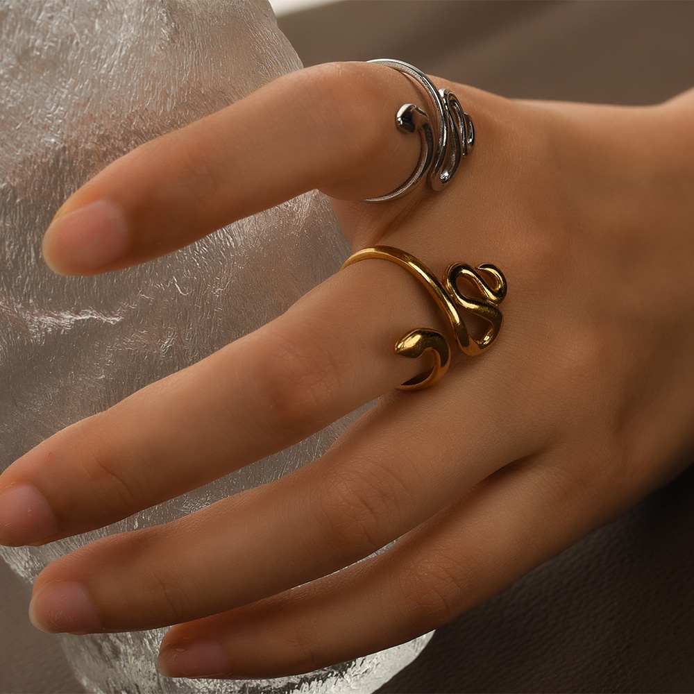 Cincin Model Terbuka Bahan Metal Desain Ular Gaya Simple / Punk / Populer Tipis Adjustable Untuk Pria / Wanita