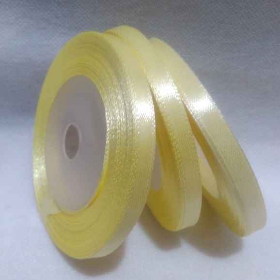

Pita Satin Kuning Muda Ukuran1/4inch Per Roll