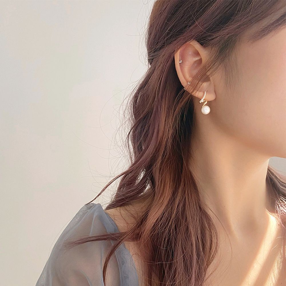 Anting Silver Needle Bentuk Spiral Aksen Mutiara Kristal Shiny Multicolor Gaya Korea Untuk Wanita