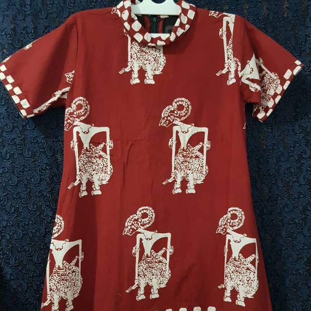 Preloved dress batik wayang.pake cm sekali,dilepas krn si mba, first strika tdk hati2. ada cacat.