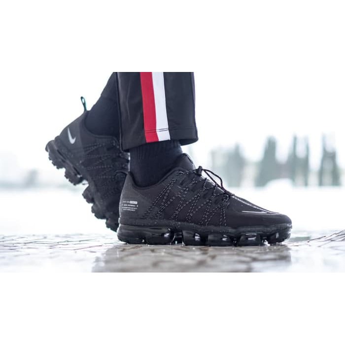 Sepatu Nike Air Vapormax Run Utility Triple Black