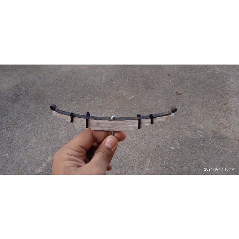 per daun / leaf spring miniatur truk/rc truk bahan PVC + plat baja skala 10/14 truk  canter/lokal