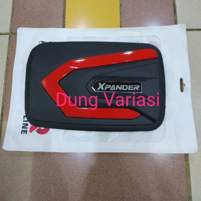 Tank Cover / Tutup Tangki Xpander Hitam Dop List merah